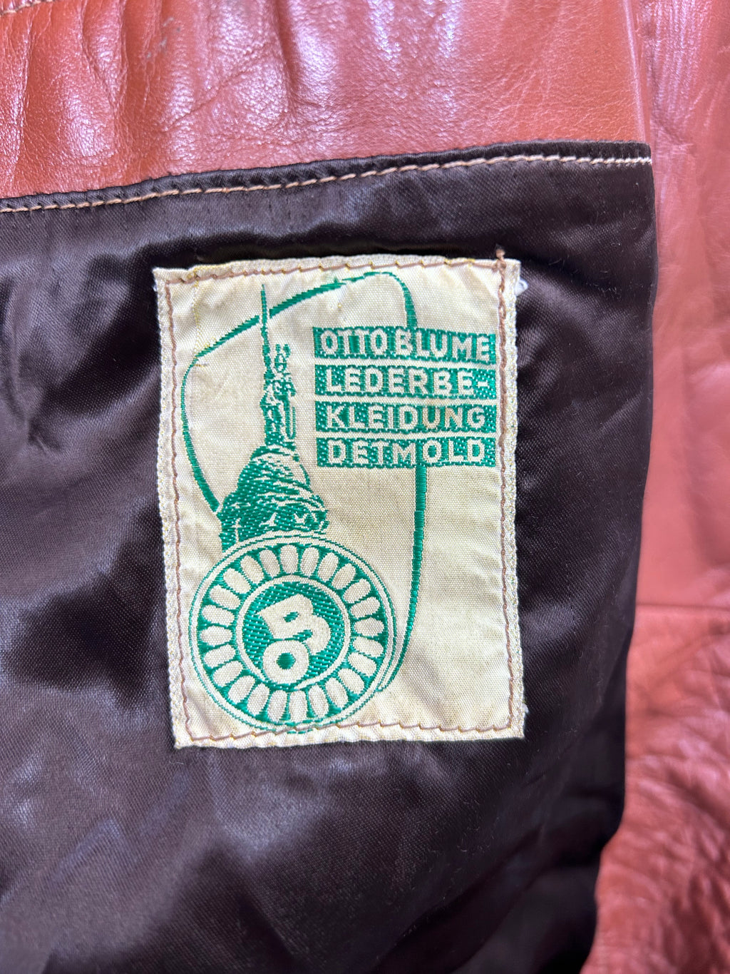 Trench in pelle