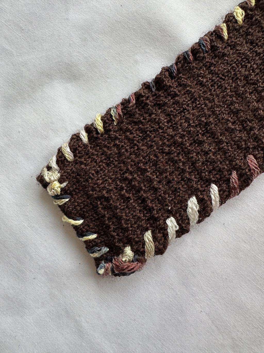 Embroidered knitted tie