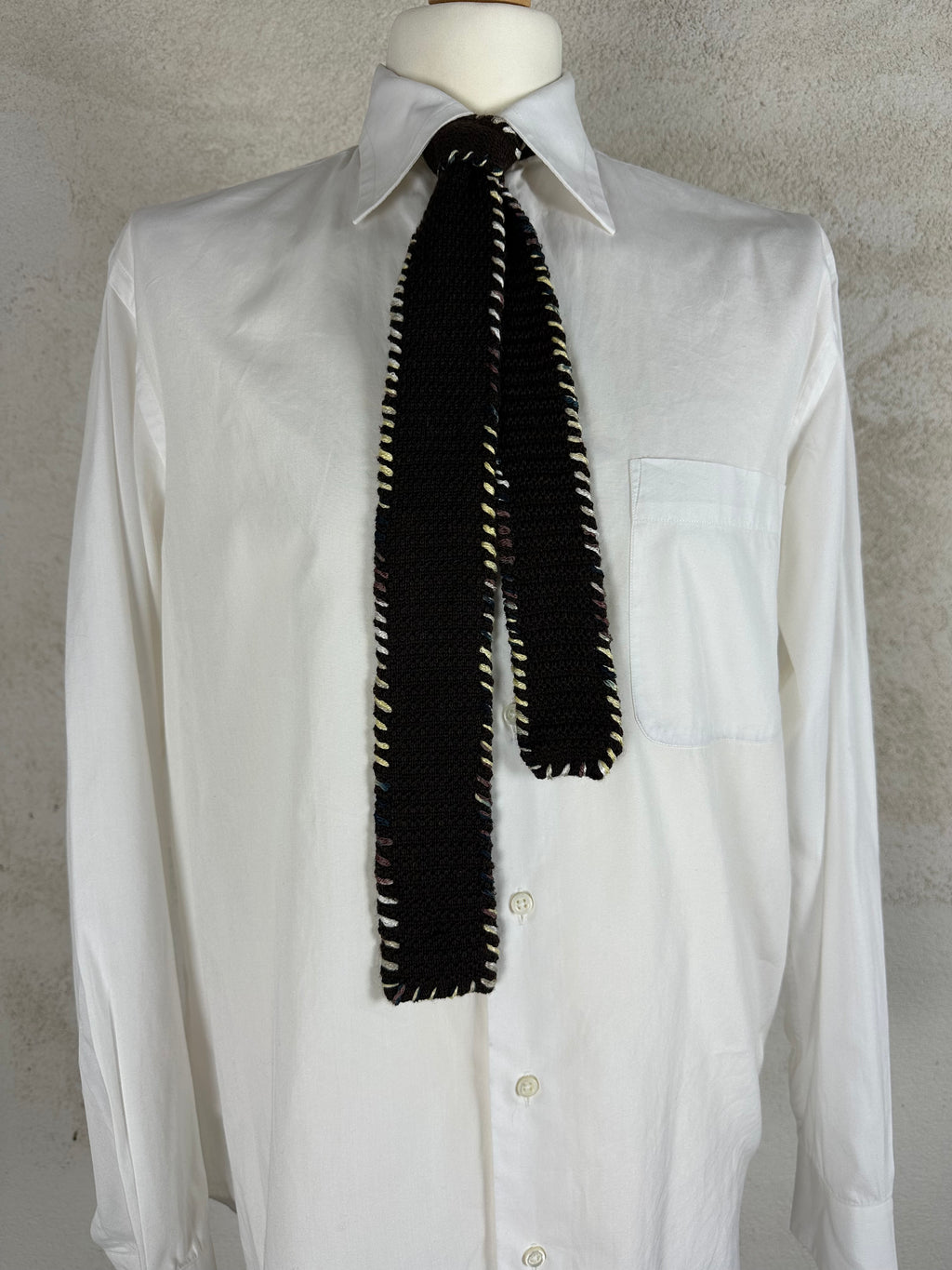 Embroidered knitted tie