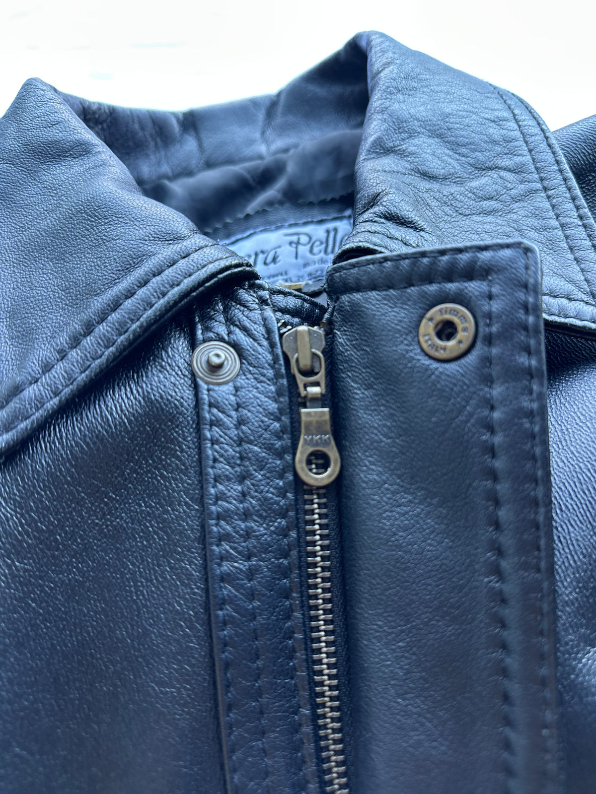 Trench in pelle