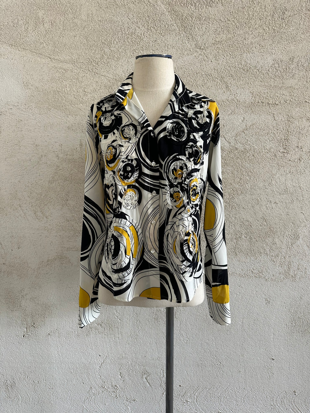 Camicia fiori a rilievo