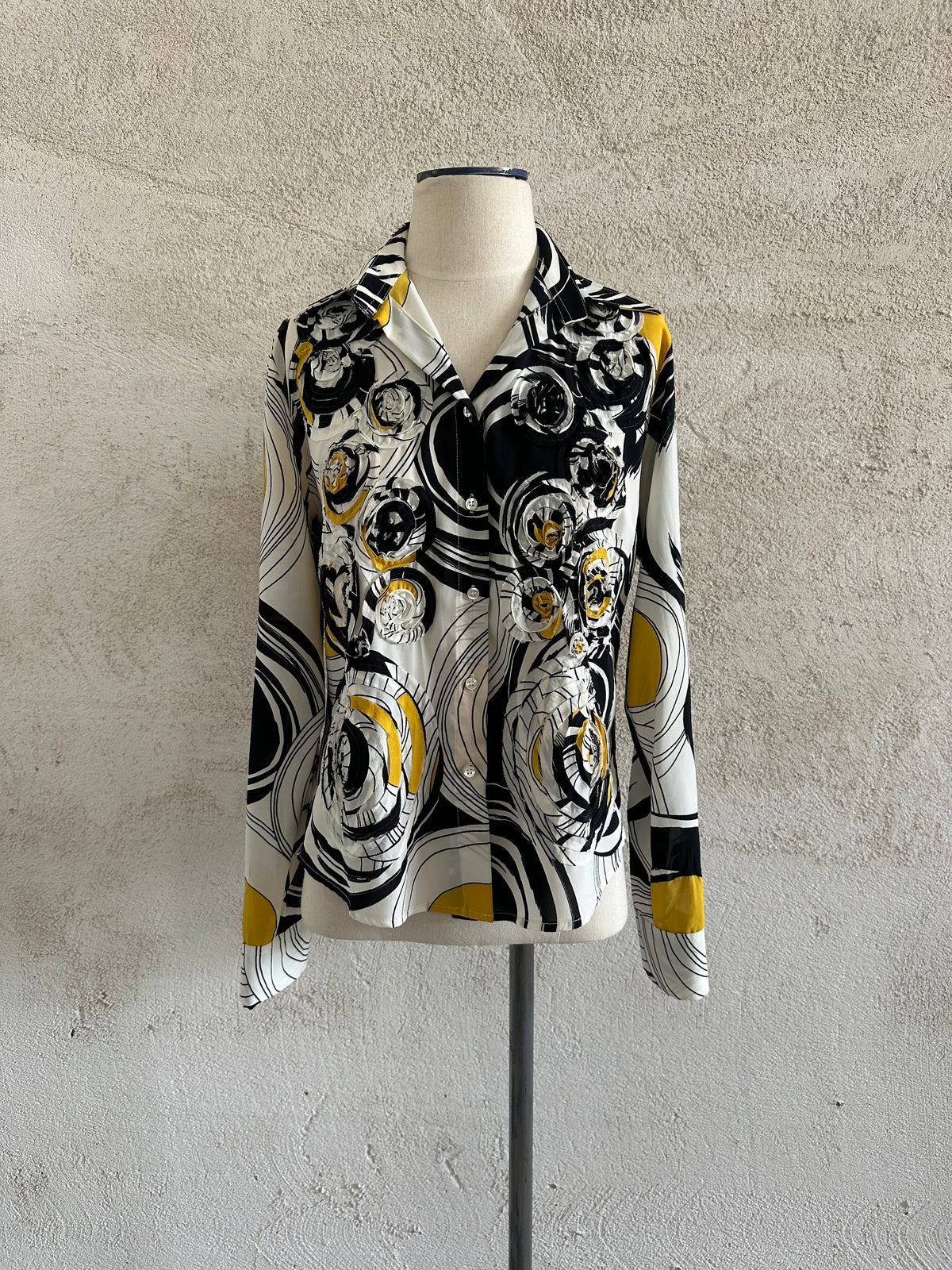 Camicia fiori a rilievo